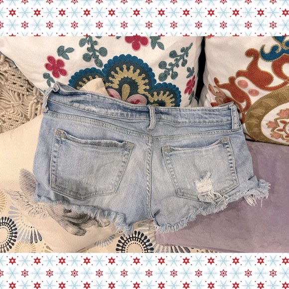 Vintage Boho Forever 21 Cut Off Distressed Ripped Denim Jean Shorts - Picture 3 of 3